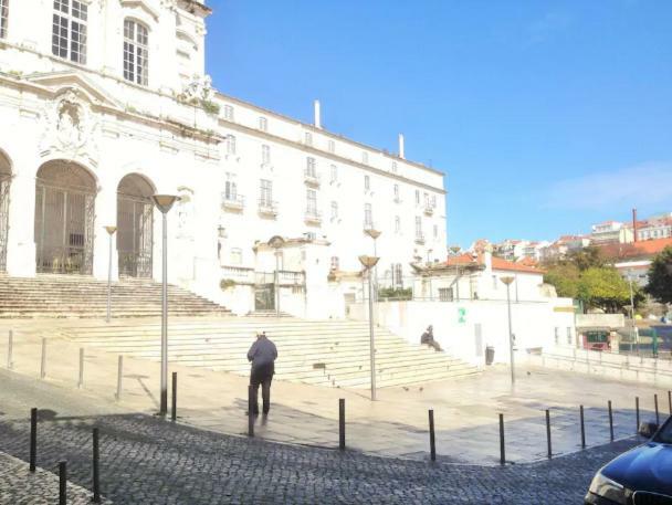 Cozy And Beautiful Flat In Great Location! Lissabon